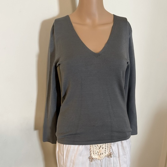 NWOT SILK Women’s Gray Sweater Size Small - Picture 1 of 5